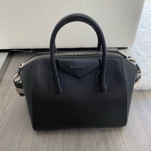 Small Givenchy Antigona Bag in grained leather